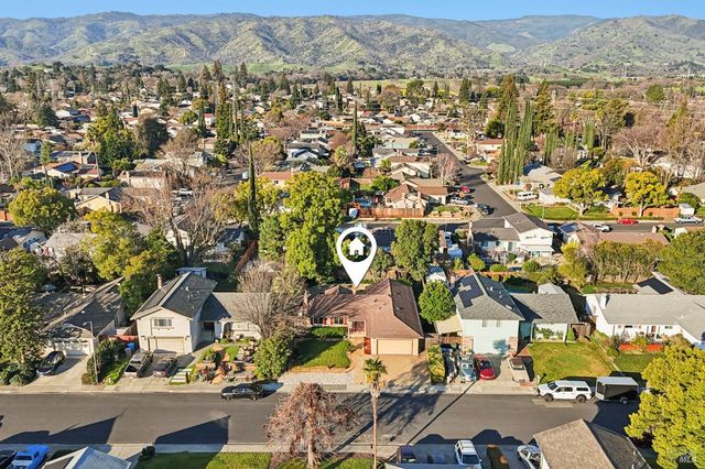 324 Woodside Cir, Vacaville, CA 95688