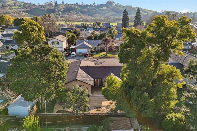 324 Woodside Cir, Vacaville, CA 95688