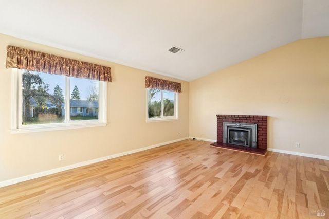 324 Woodside Cir, Vacaville, CA 95688