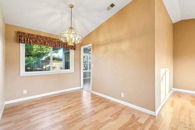 324 Woodside Cir, Vacaville, CA 95688