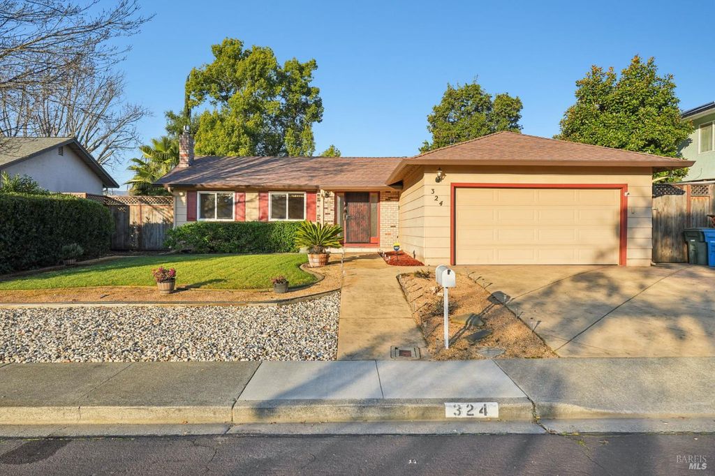 324 Woodside Cir, Vacaville, CA 95688