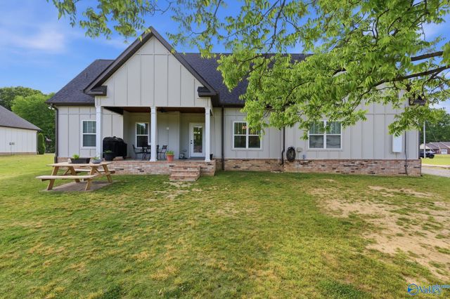 1902 Peach Orchard Road, Hartselle, AL 35640