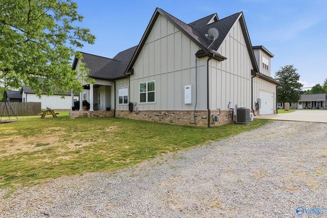 1902 Peach Orchard Road, Hartselle, AL 35640