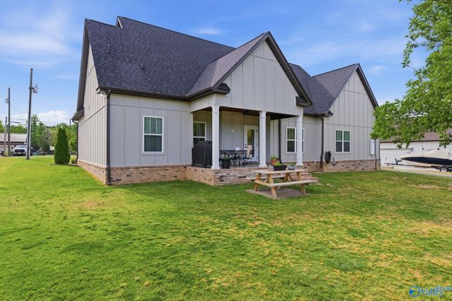 1902 Peach Orchard Road, Hartselle, AL 35640