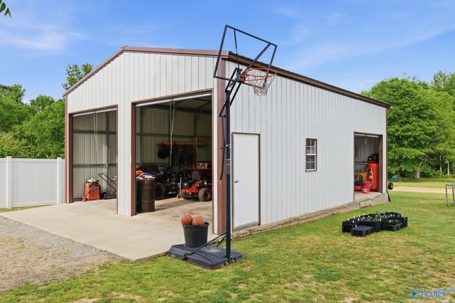 1902 Peach Orchard Road, Hartselle, AL 35640