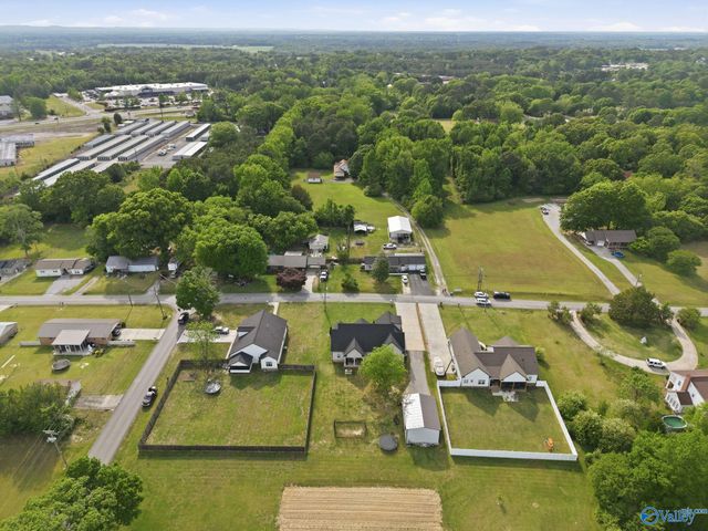 1902 Peach Orchard Road, Hartselle, AL 35640