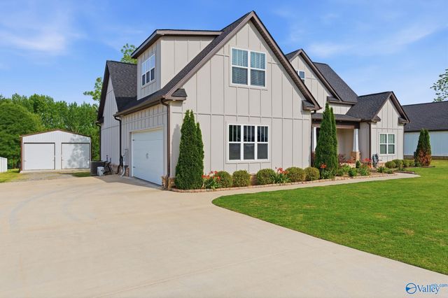 1902 Peach Orchard Road, Hartselle, AL 35640