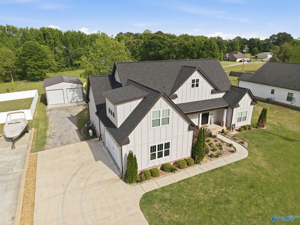 1902 Peach Orchard Road, Hartselle, AL 35640