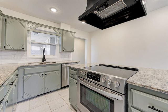 308 Choctaw Place, Yukon, OK 73099