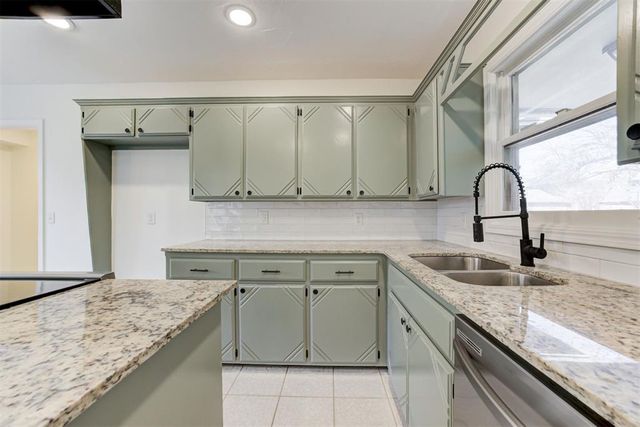 308 Choctaw Place, Yukon, OK 73099