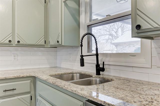 308 Choctaw Place, Yukon, OK 73099