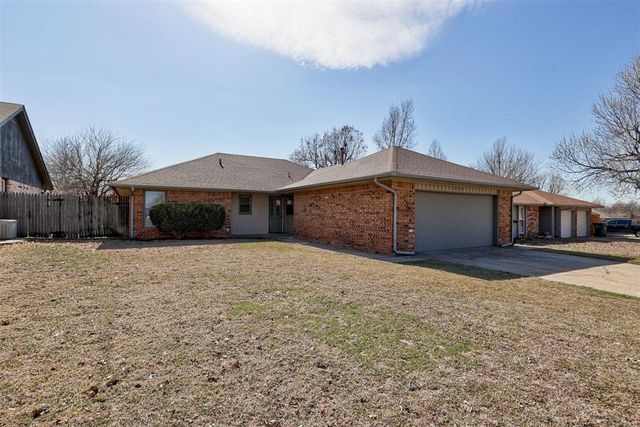 308 Choctaw Place, Yukon, OK 73099