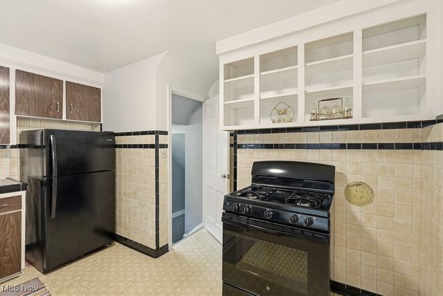 18209 Cornwall Road, Cleveland, OH 44119