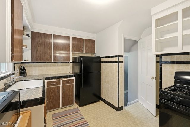 18209 Cornwall Road, Cleveland, OH 44119