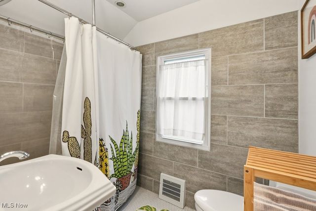 18209 Cornwall Road, Cleveland, OH 44119