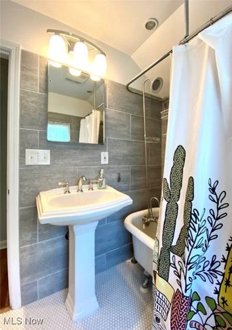 18209 Cornwall Road, Cleveland, OH 44119