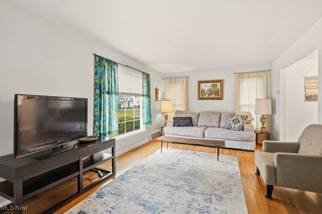 18209 Cornwall Road, Cleveland, OH 44119