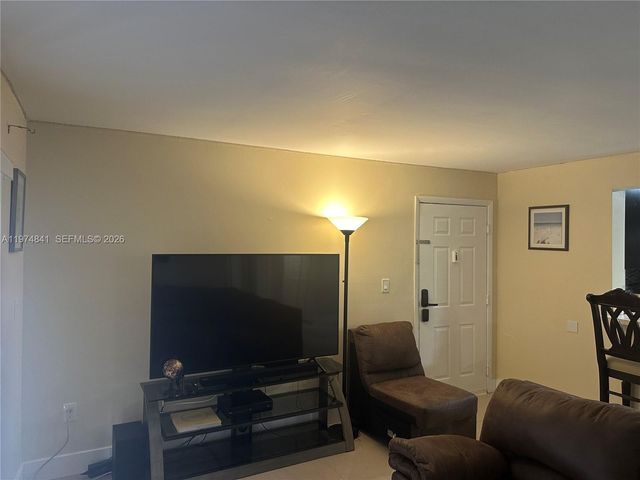 9491 S Palm Cir S 202, Pembroke Pines, FL 33025