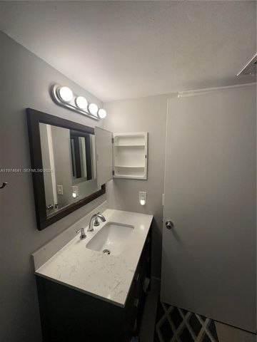 9491 S Palm Cir S 202, Pembroke Pines, FL 33025