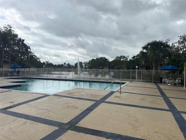 9491 S Palm Cir S 202, Pembroke Pines, FL 33025