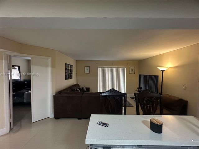 9491 S Palm Cir S 202, Pembroke Pines, FL 33025