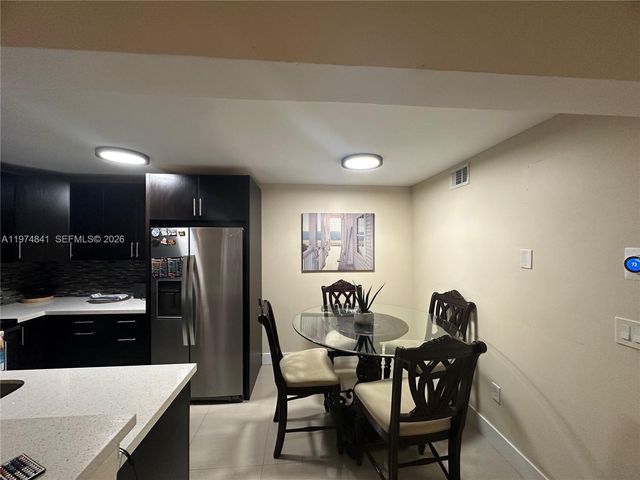 9491 S Palm Cir S 202, Pembroke Pines, FL 33025