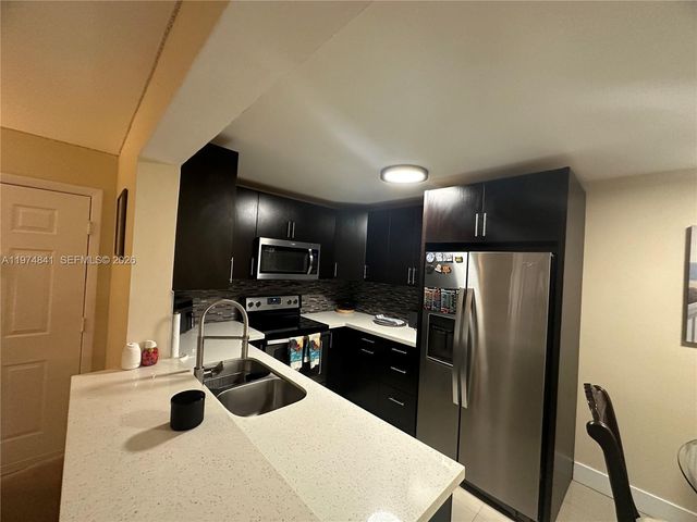 9491 S Palm Cir S 202, Pembroke Pines, FL 33025