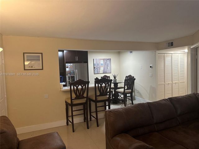 9491 S Palm Cir S 202, Pembroke Pines, FL 33025