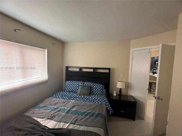 9491 S Palm Cir S 202, Pembroke Pines, FL 33025