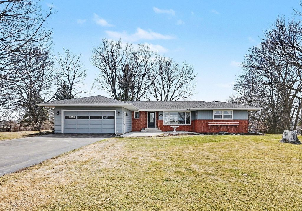 704 Main Street W, New Prague, MN 56071