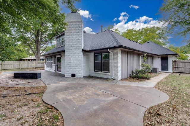720 N Stratford, Wichita, KS 67206