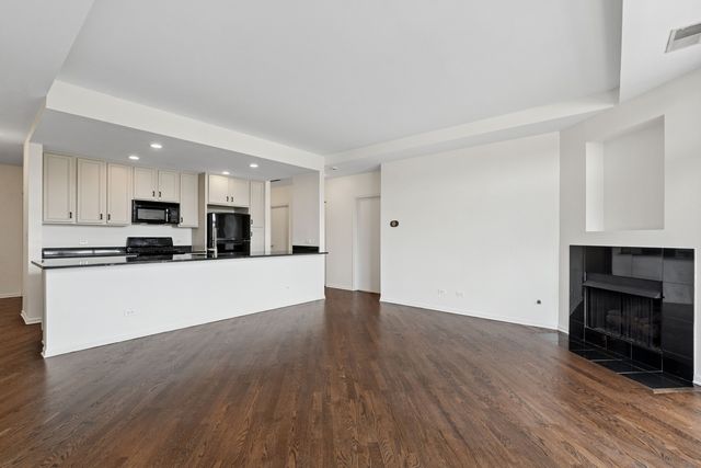 2337 W Wolfram Street 312, Chicago, IL 60618