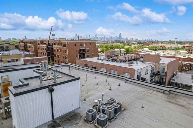2337 W Wolfram Street 312, Chicago, IL 60618