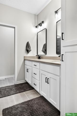 12368 Windsor Drive, Papillion, NE 68046