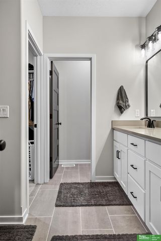 12368 Windsor Drive, Papillion, NE 68046