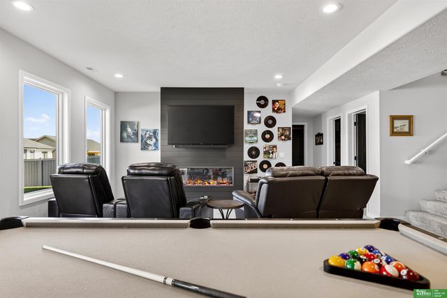 12368 Windsor Drive, Papillion, NE 68046