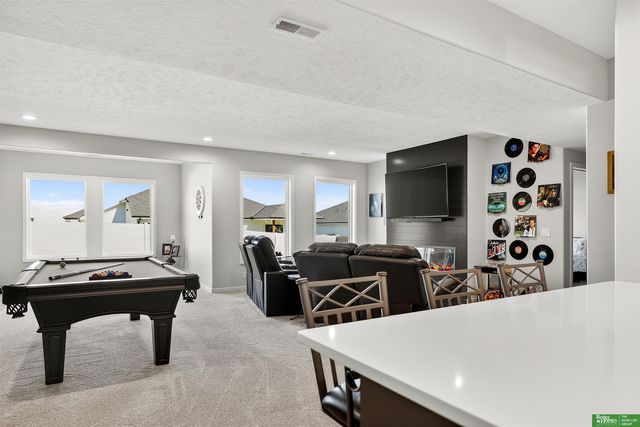 12368 Windsor Drive, Papillion, NE 68046