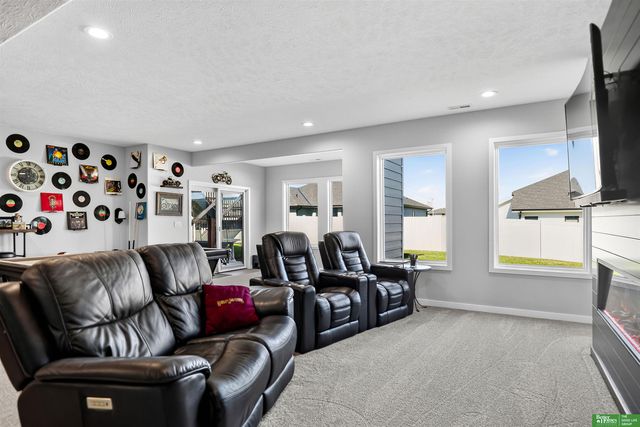 12368 Windsor Drive, Papillion, NE 68046
