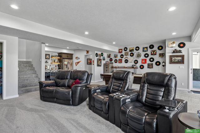 12368 Windsor Drive, Papillion, NE 68046