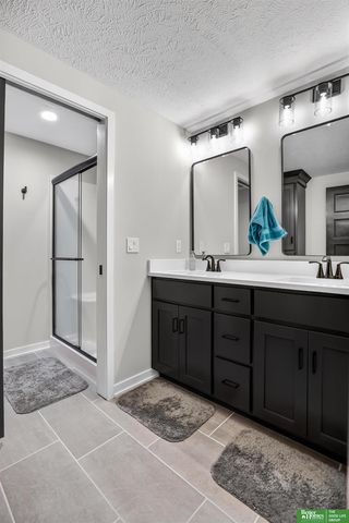 12368 Windsor Drive, Papillion, NE 68046