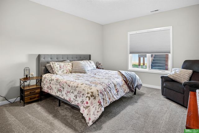 12368 Windsor Drive, Papillion, NE 68046