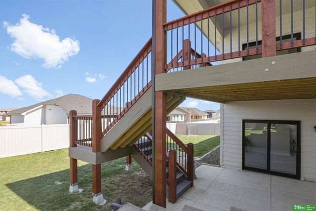 12368 Windsor Drive, Papillion, NE 68046