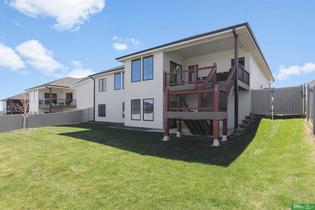 12368 Windsor Drive, Papillion, NE 68046