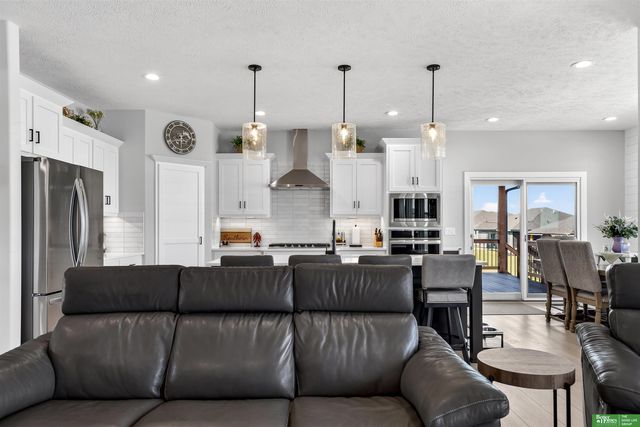 12368 Windsor Drive, Papillion, NE 68046