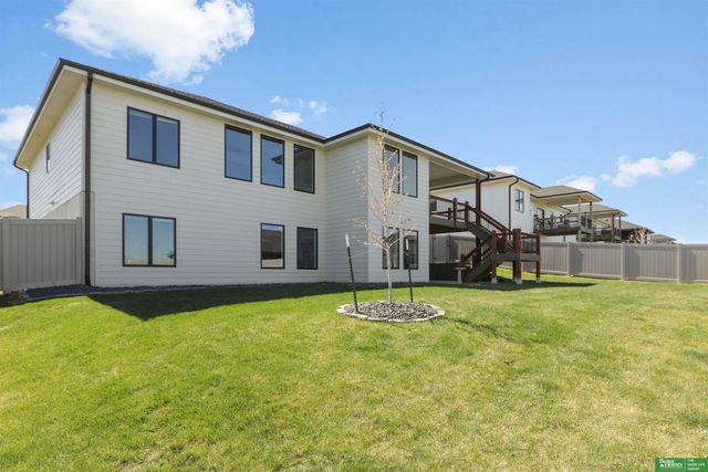 12368 Windsor Drive, Papillion, NE 68046