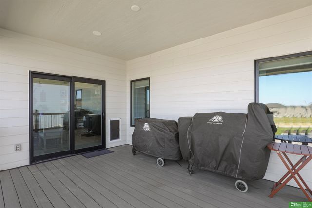 12368 Windsor Drive, Papillion, NE 68046