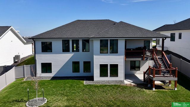 12368 Windsor Drive, Papillion, NE 68046