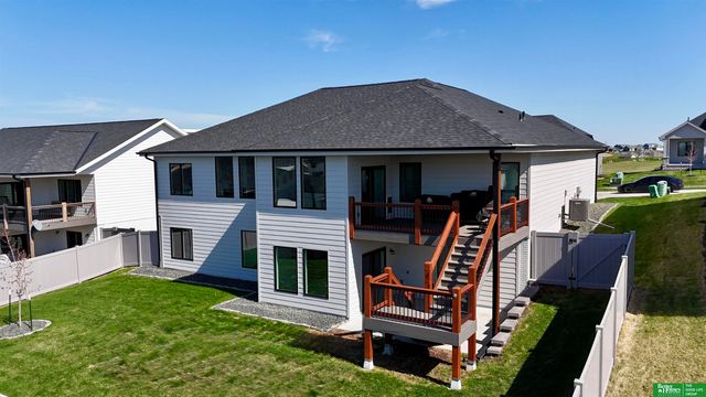 12368 Windsor Drive, Papillion, NE 68046