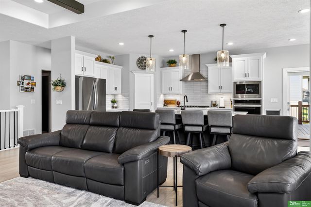 12368 Windsor Drive, Papillion, NE 68046