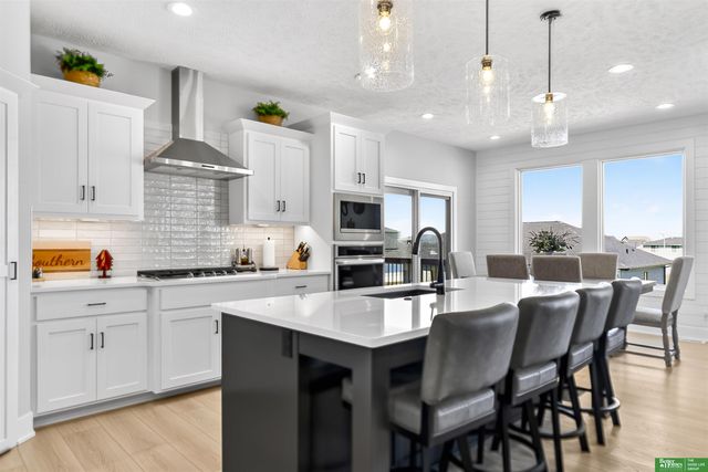 12368 Windsor Drive, Papillion, NE 68046